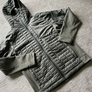 Hooded zipper quilted  jacket.